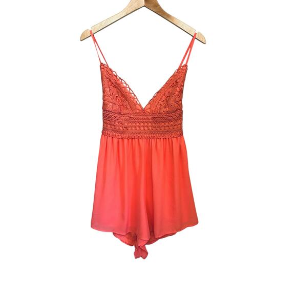 IRIS Silky Coral Lace Spaghetti Strap Open Back Bow Shorts Romper Juniors Large - Picture 2 of 7